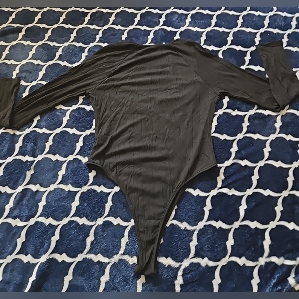 Large Ribbed Cutout Bodysuit - Picture 9 of 10